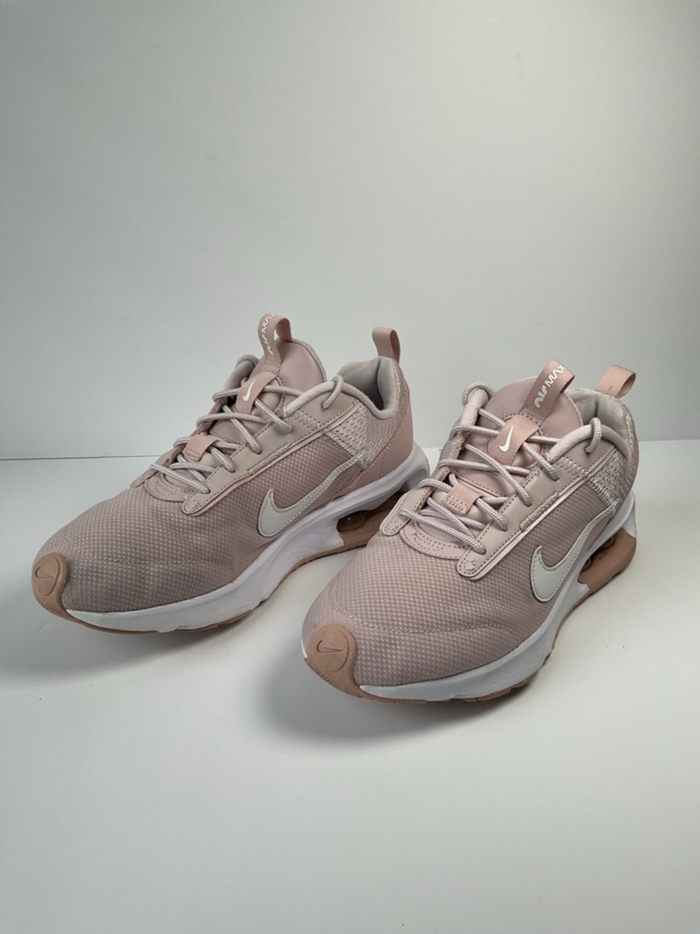 Nike Air Max Motion 2 Womens Size 10 Pink Running Shoes Sneakers